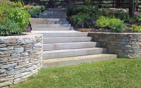A curve natural stone retaining wall with blue stone, Stormville NY